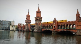 Puente Oberbaum en Berlín