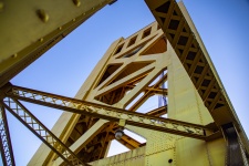 Upphöjd Tower Bridge i Sacramento