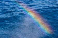 Arco iris de agua pulverizada