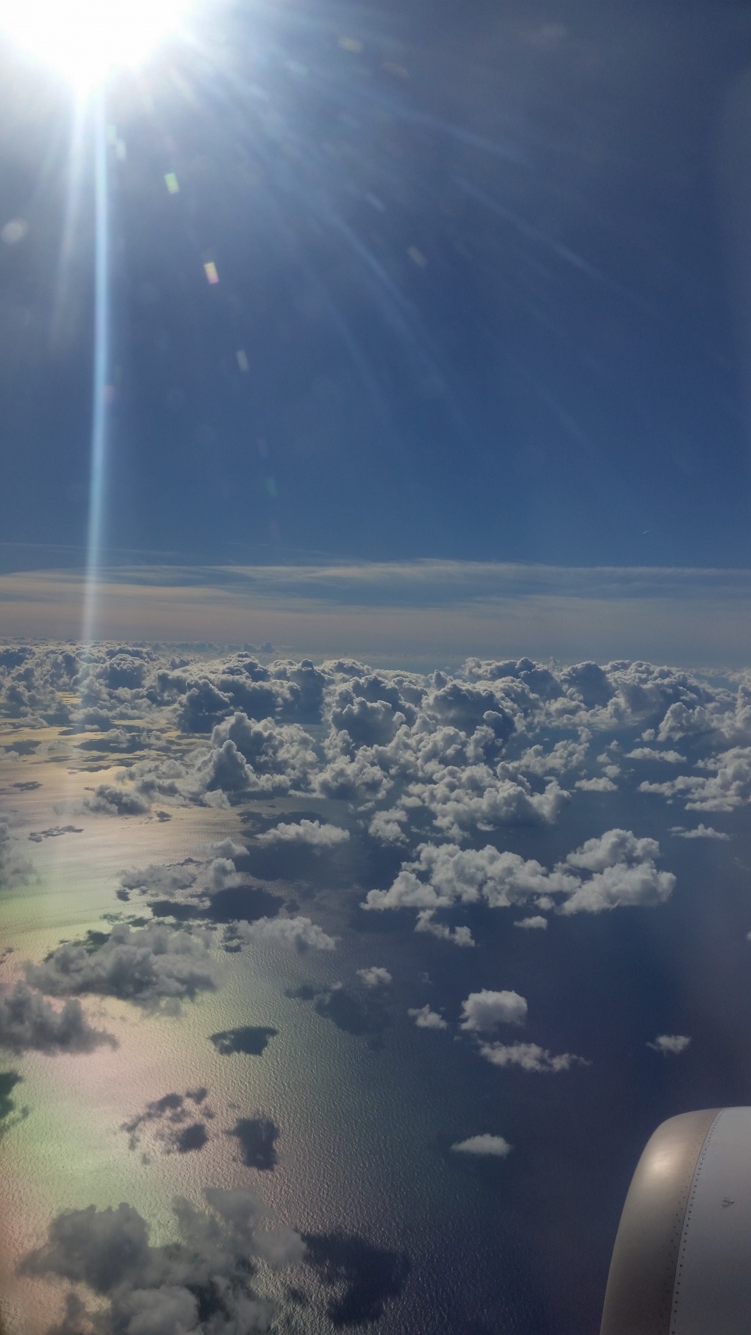 Ciel, nuages, aile d'avion