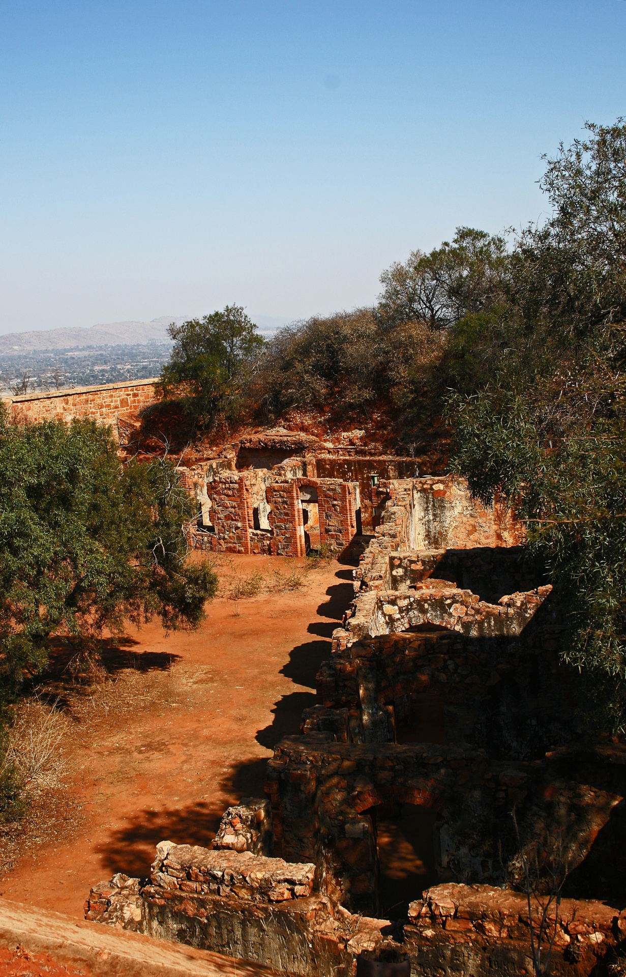 Letecký pohled na pevnost v troskách