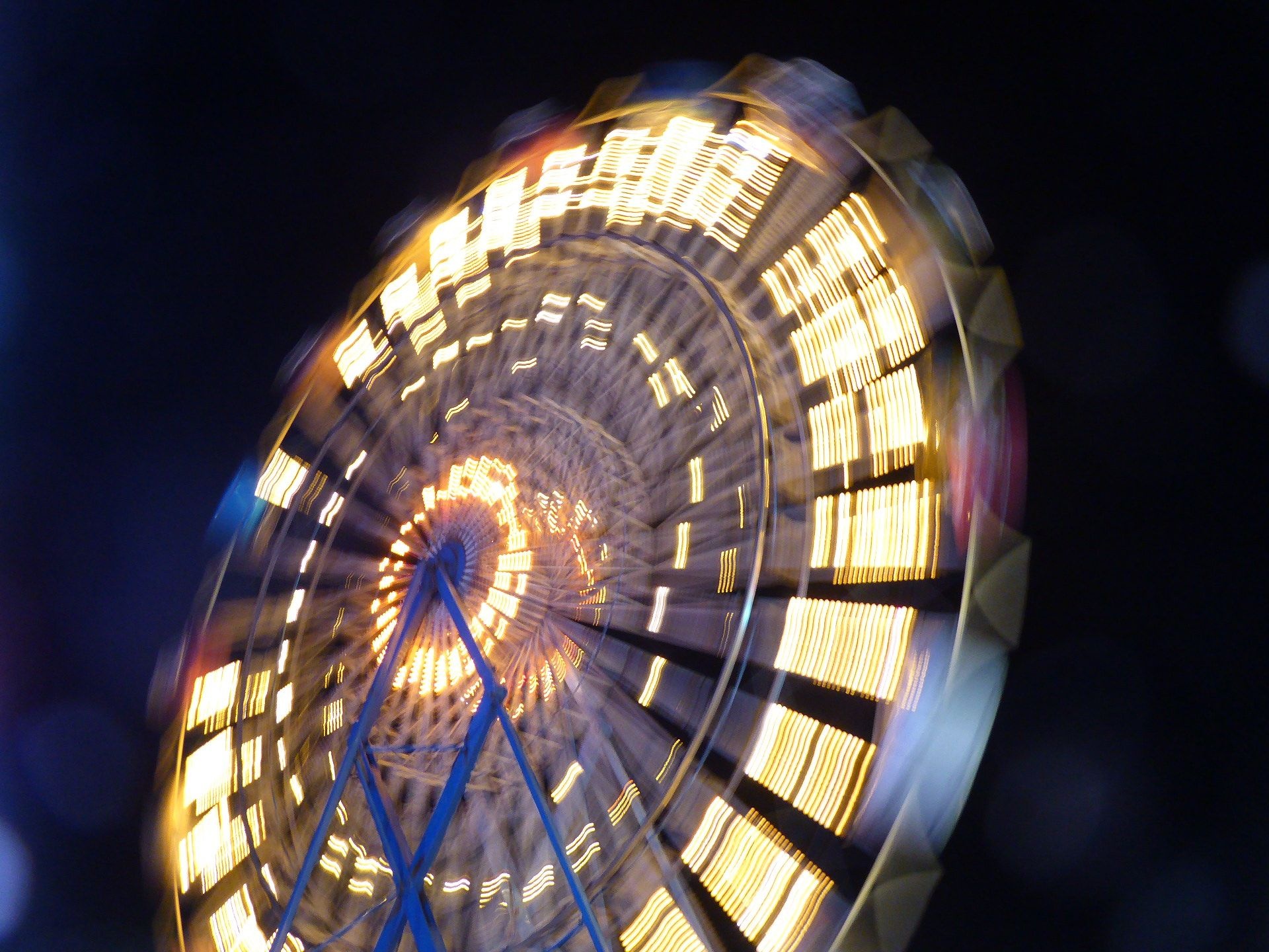 Roda gigante de carnaval girando