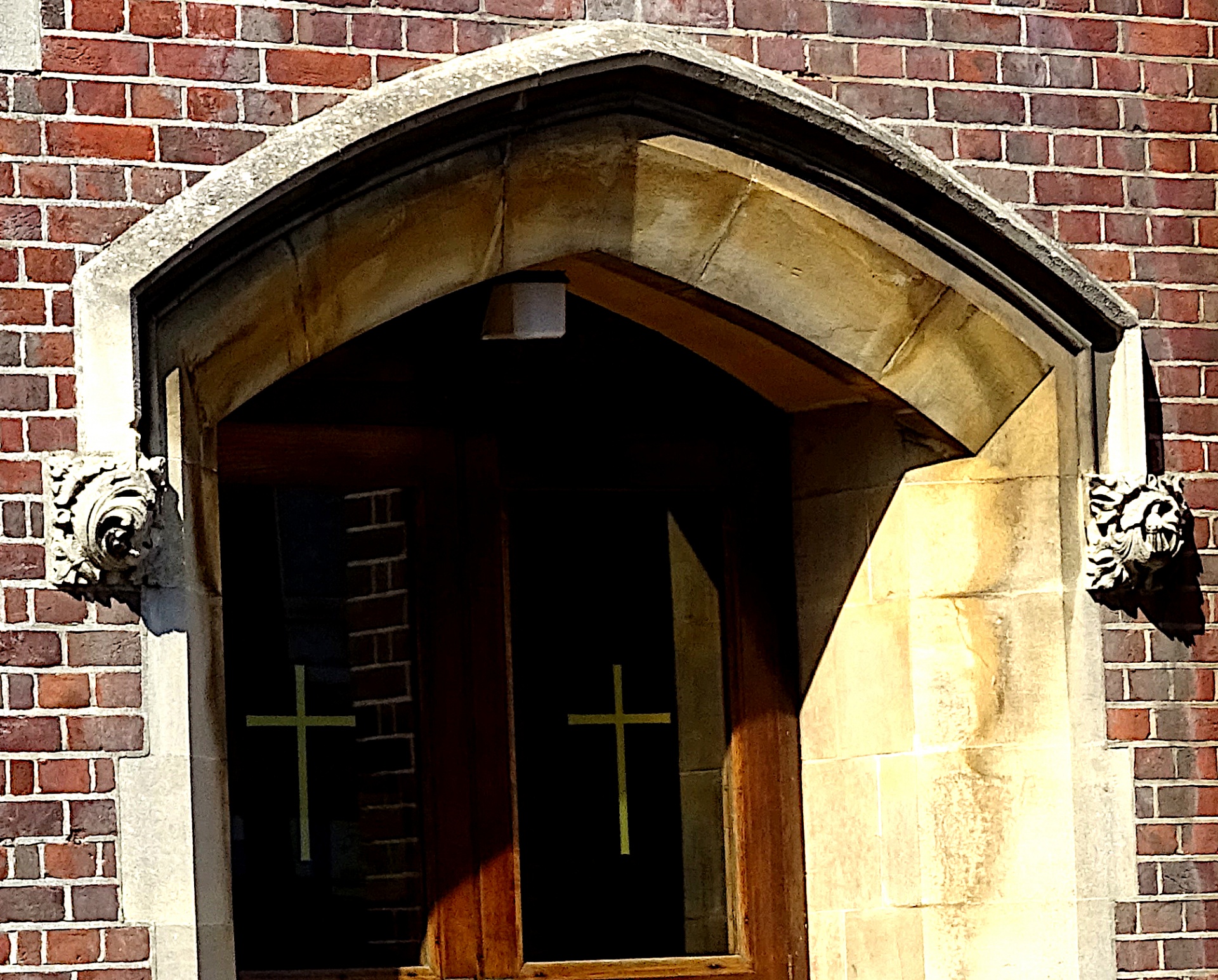 Porta de entrada de edifício de igreja