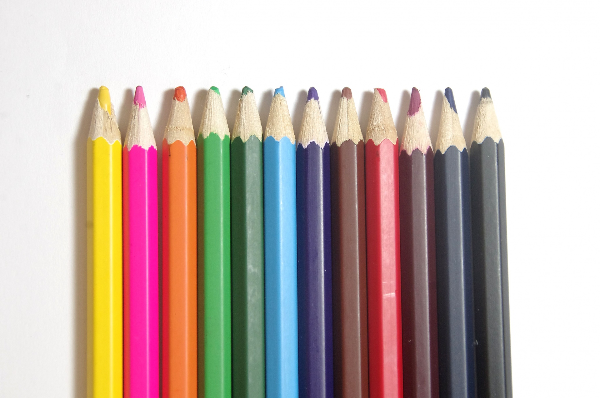 Lápis de cor em uma linha