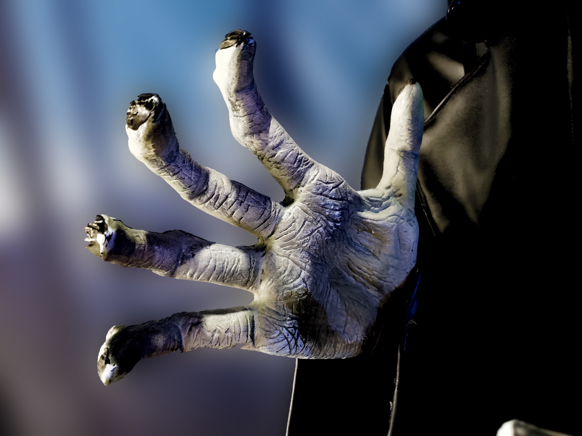 Ghoulova ruka dosahující