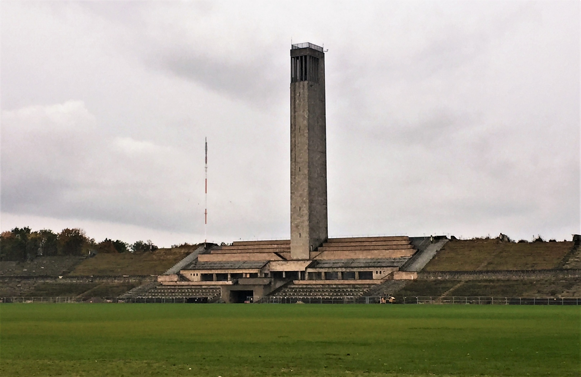 Torre sineira do Estádio Olímpico