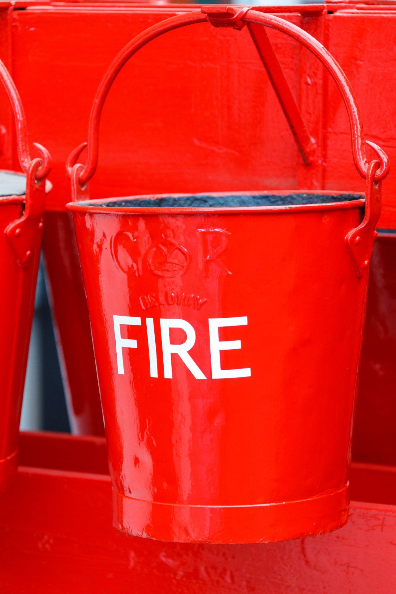 Červený požární kbelík