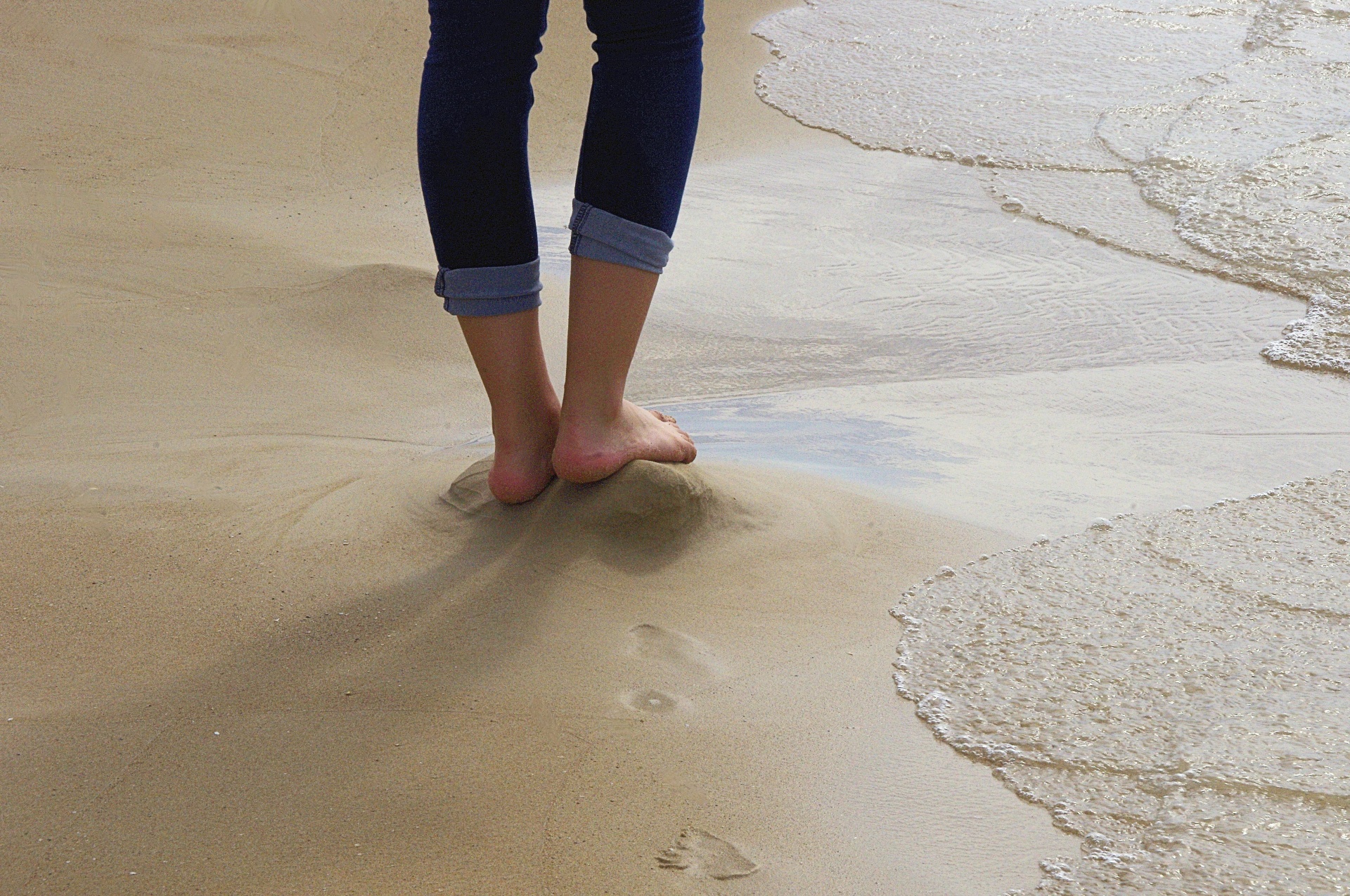 Andar descalço na praia