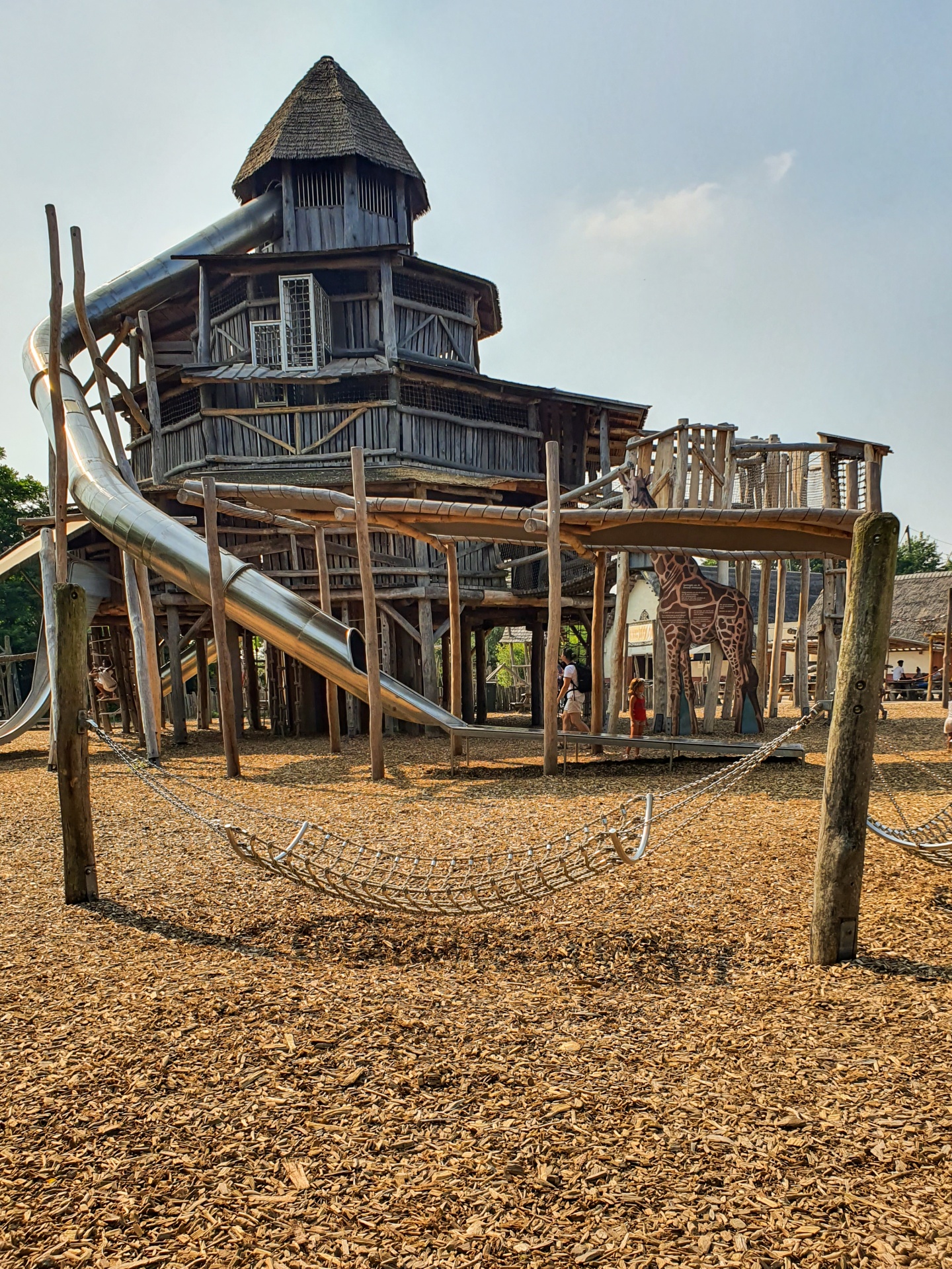 Playground casa de madeira