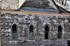 Windows ad arco della chiesa abbandonata