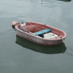 Boot auf ruhigem Wasser
