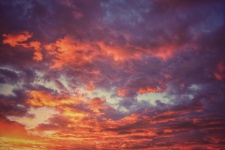 Cielo nuvole al tramonto