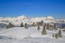 Pistas de esqui nas montanhas