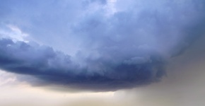Cumulo del cielo delle nuvole di tempest