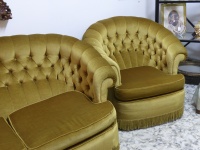 Canapea și scaun din aur vintage
