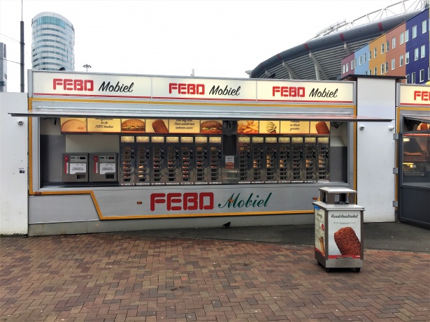 https://www.publicdomainpictures.net/pictures/330000/nahled/febo-automat-wall-of-food.jpg