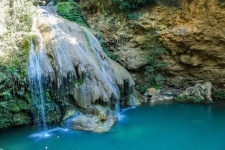 Красивый водопад водопад Ко Луанг