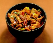 Comida tailandesa carne al curry massama