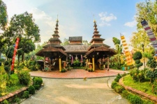 Ват Джом Саван в Прае, Таиланд
