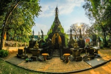 Ват Джом Саван в Прае, Таиланд