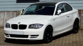 Witte BMW Coupe auto