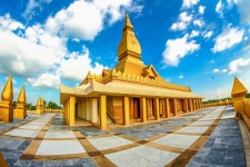 Gouden bua van pagodemahongongkol in roi