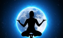 Meditace jóga žena klidný měsíc