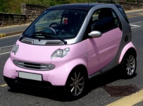 Roze slimme auto
