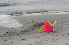 Műanyag strandjátékok a strandon