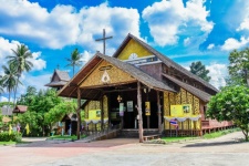 A maior igreja cristã de madeira