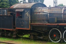 Cabina vechei locomotive cu abur ruginit