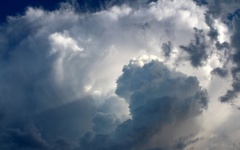 Cloudscape drammatico della tempesta