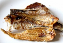 Comida tailandesa de peixe frito