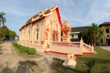Phra That Tha Uthen chedi, Wat Phra