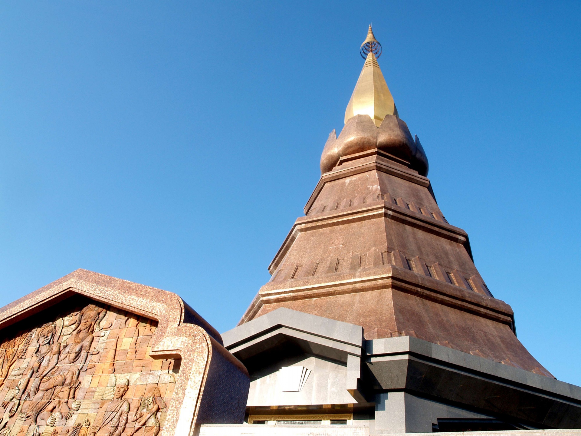 pagoda-doi-inthanon-chiang-mai-thailand-1592375778056.jpg