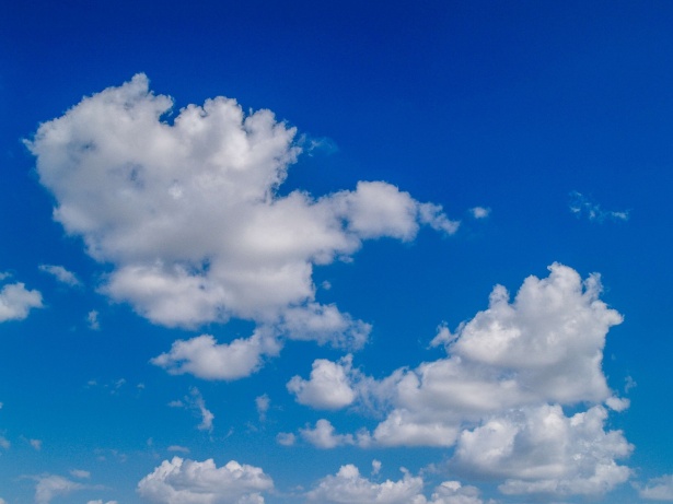 蓝蓝的天空 云背景免费图片 Public Domain Pictures