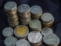Dinero de baño de monedas tailandesas