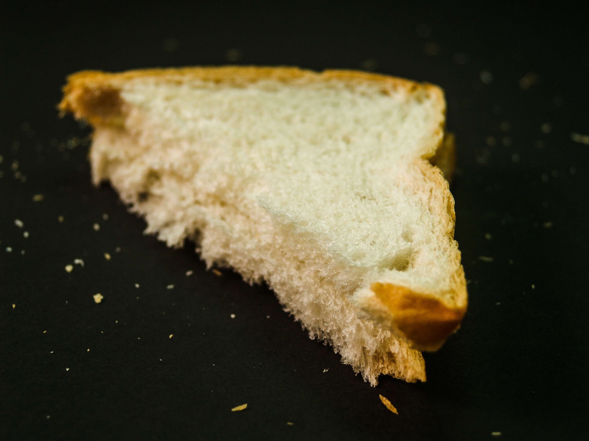 Zelfgemaakte gesneden wit brood