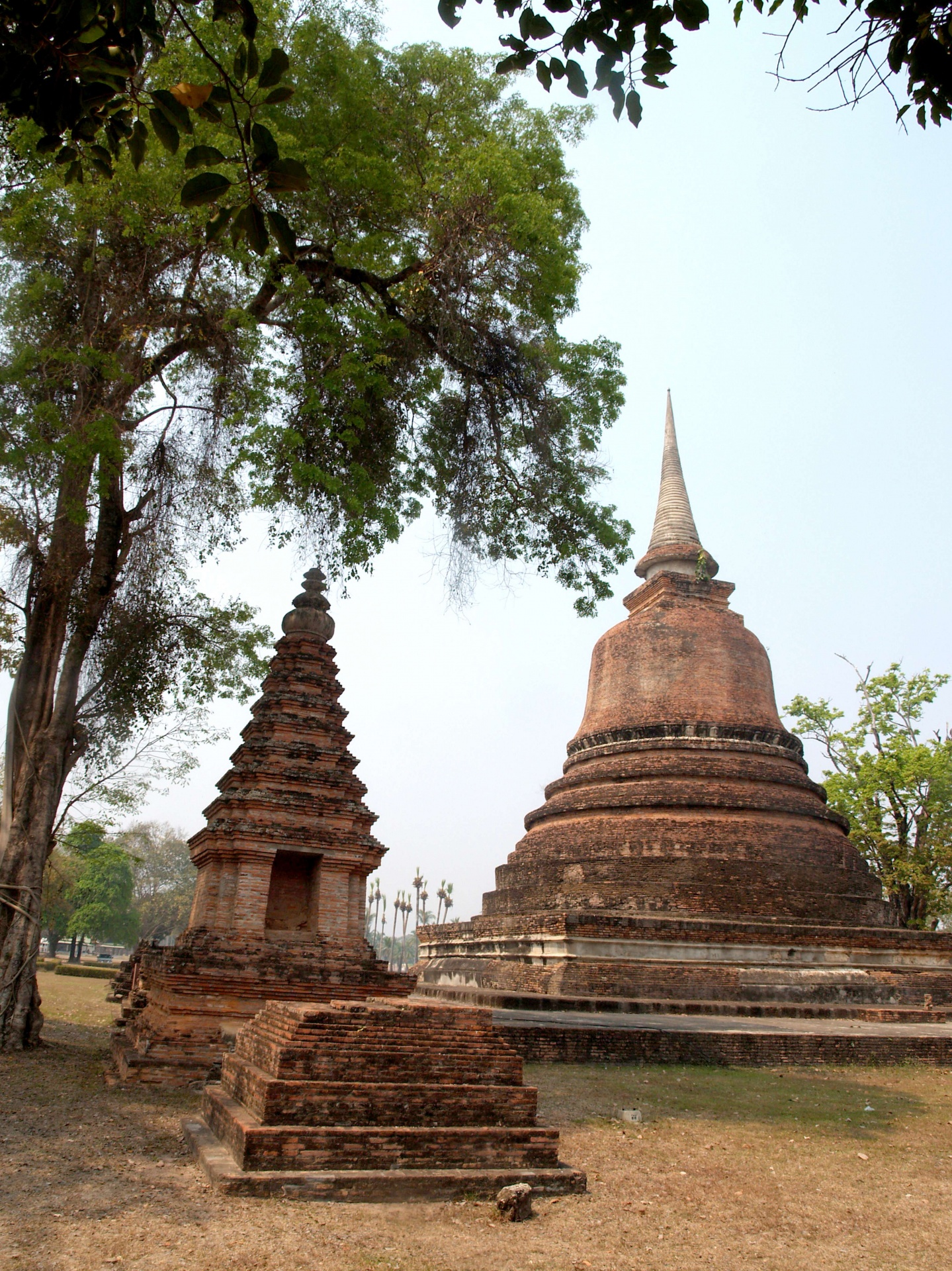 Templo de la estatua de Buda en Sukhotha