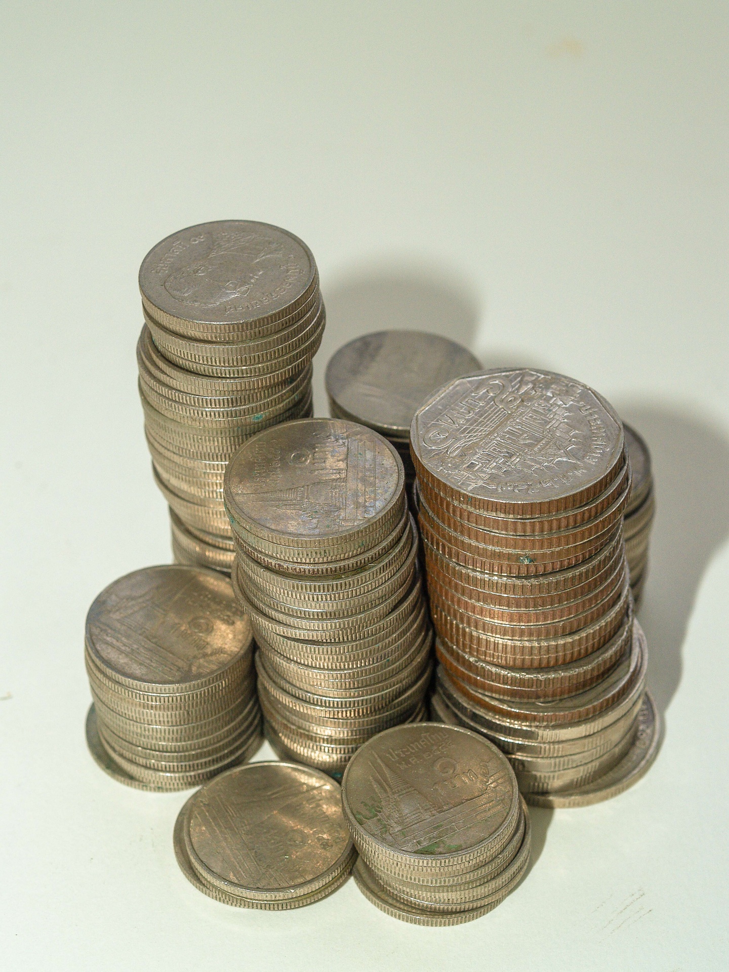 Dinero de baño de monedas tailandesas