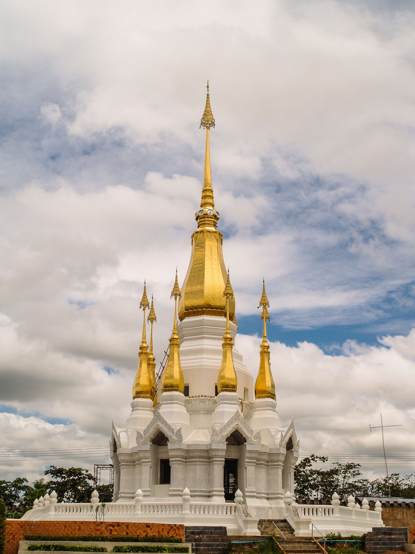 Wat tham kuha sawan, Thaise tempel