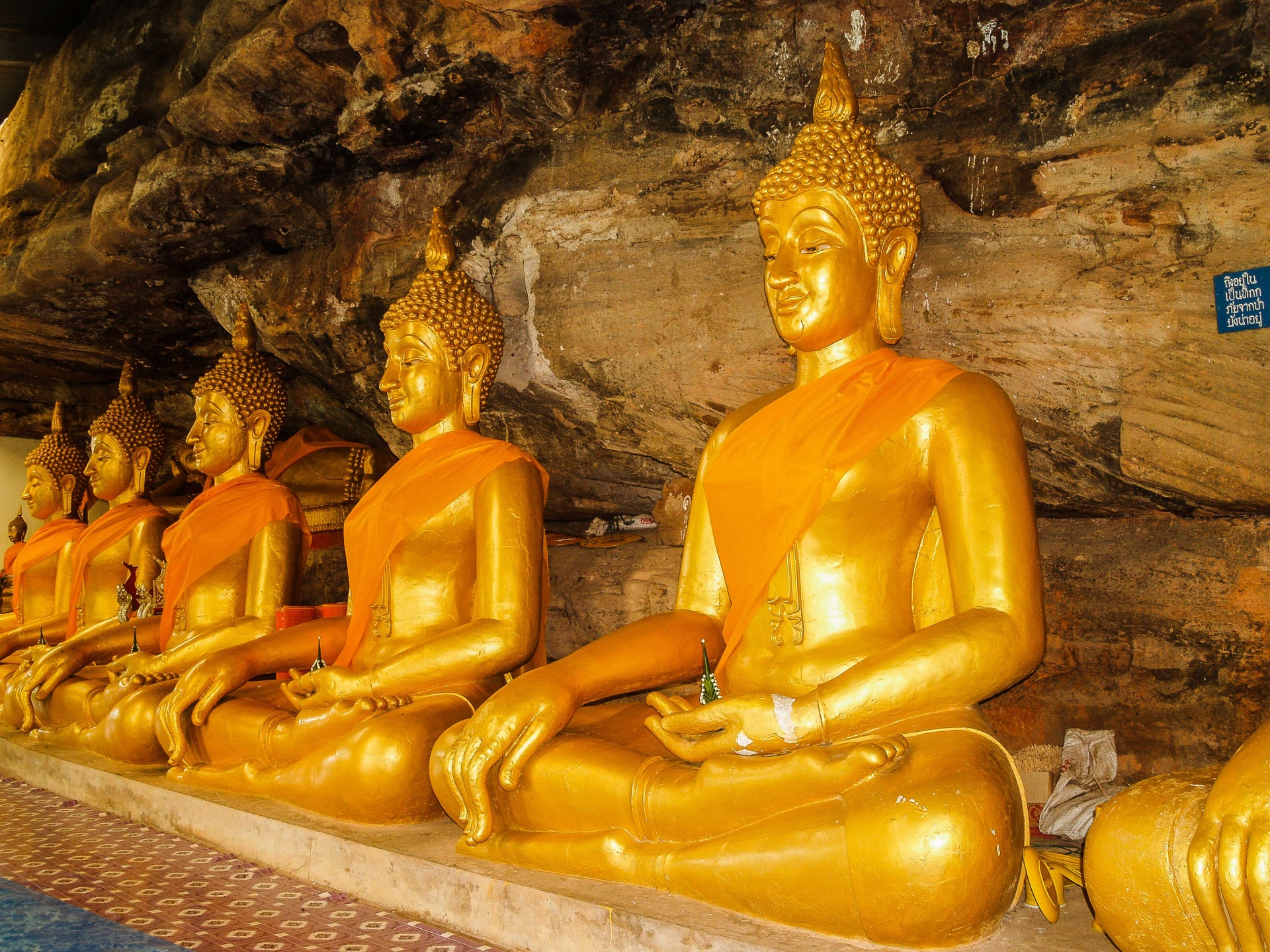 Wat tham kuha sawan, templo tailandés