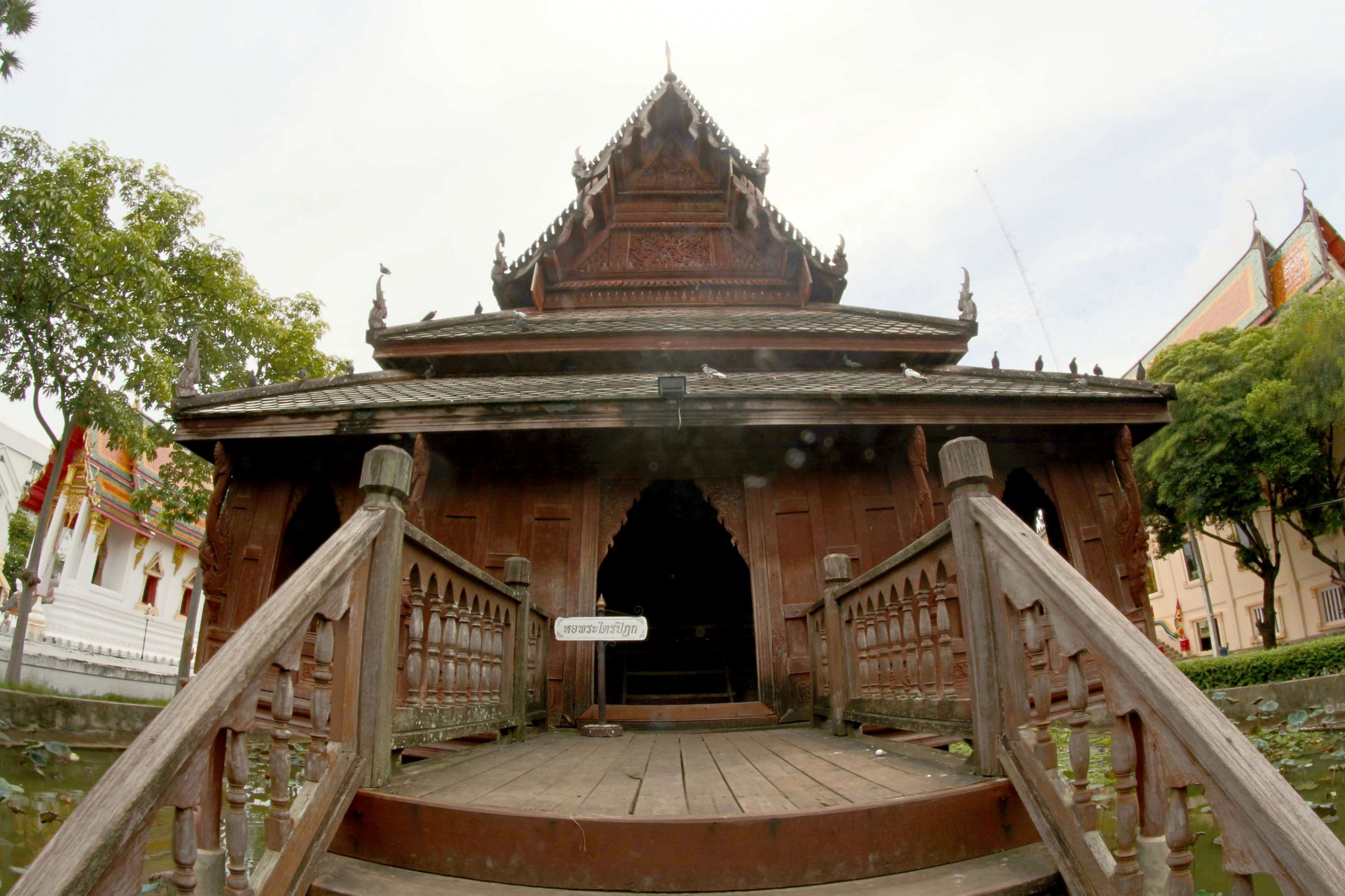 Wat Thung Si Muang in Ubon Ratchathani