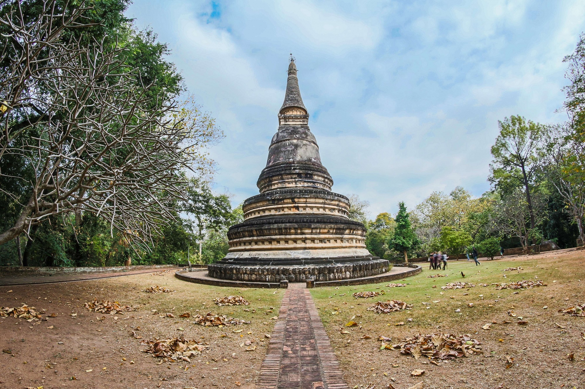 Wat Umong Suan Puthatham, tempel