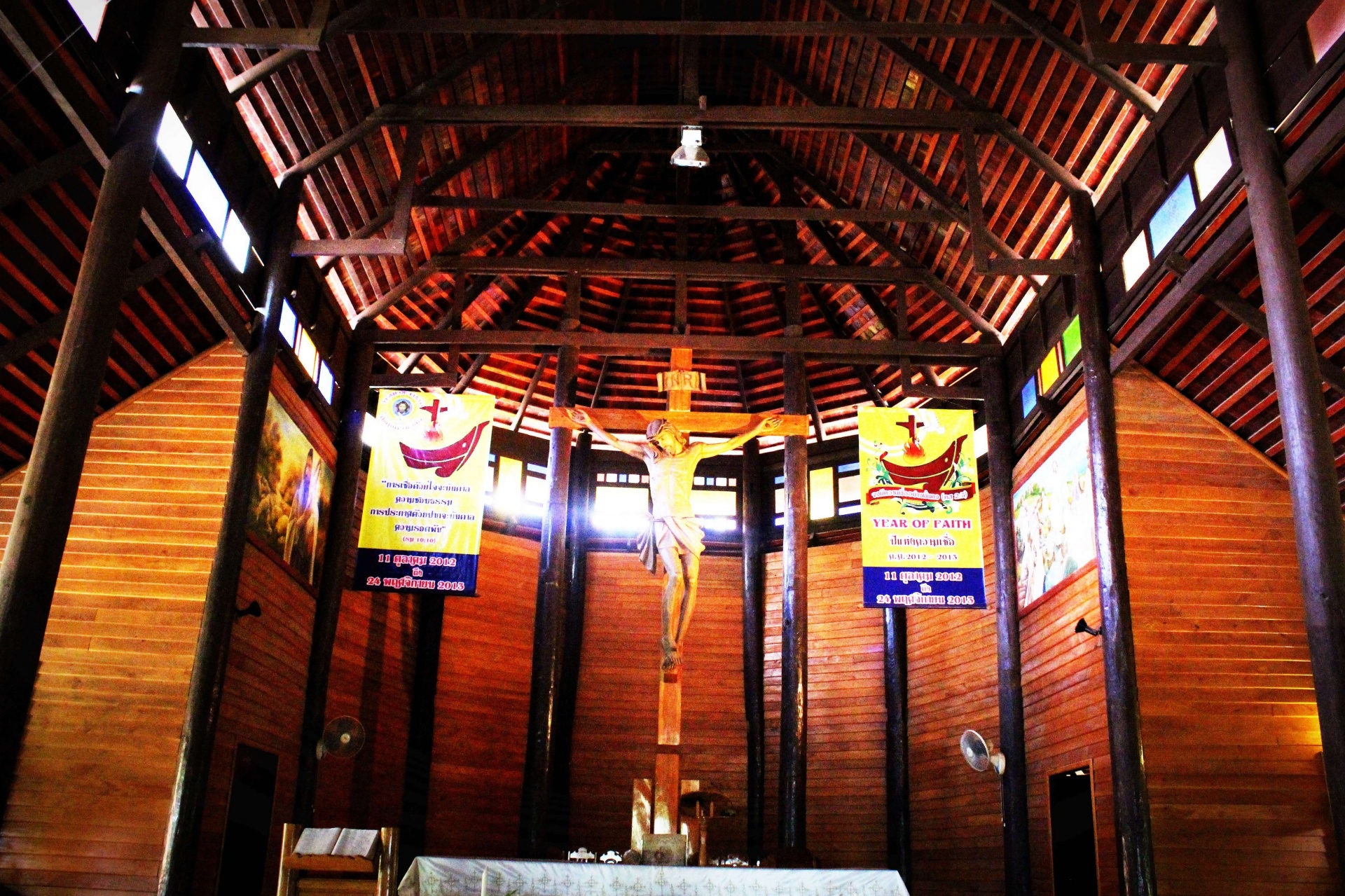 Houten kerk Yasothon Thailand