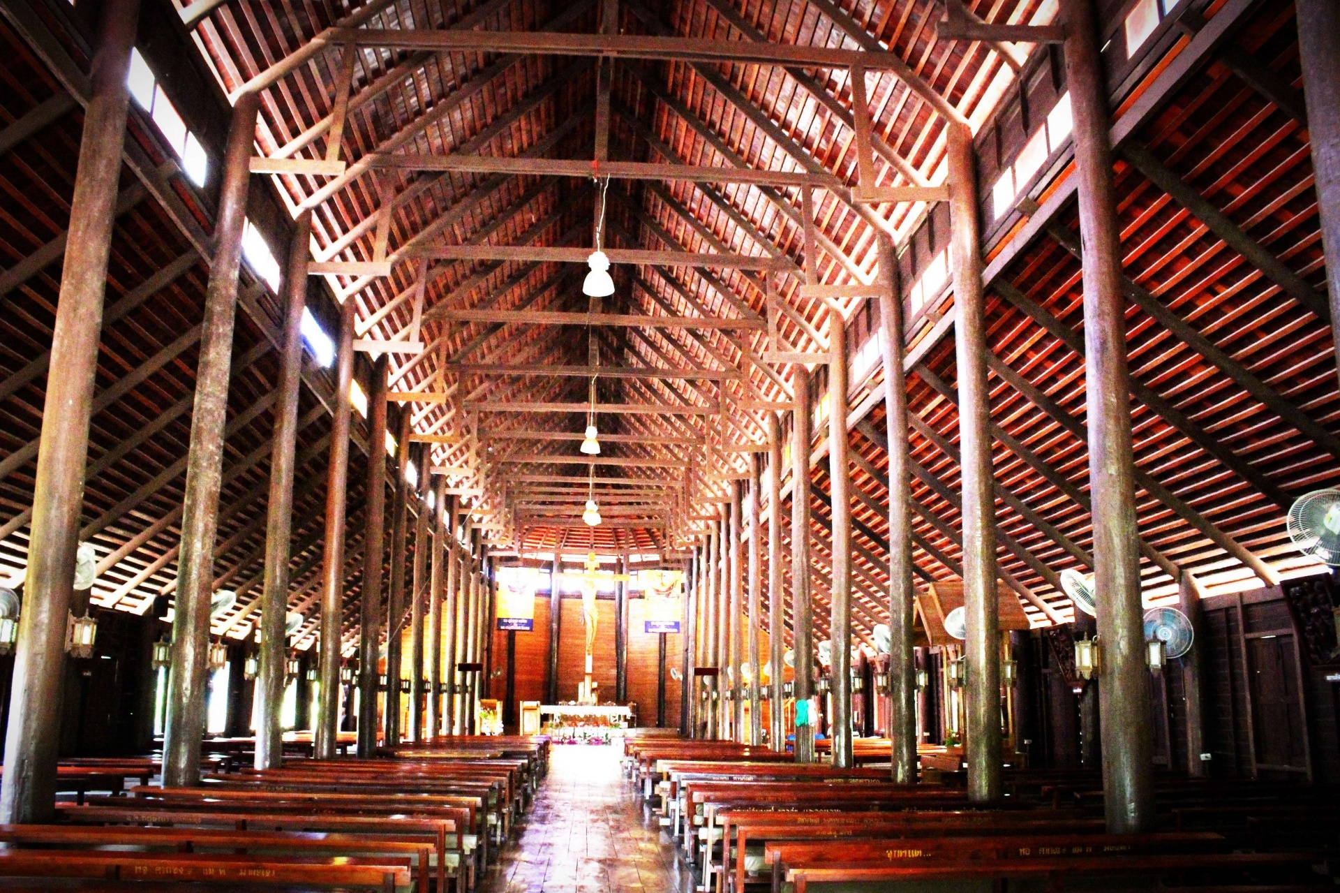 Houten kerk Yasothon Thailand