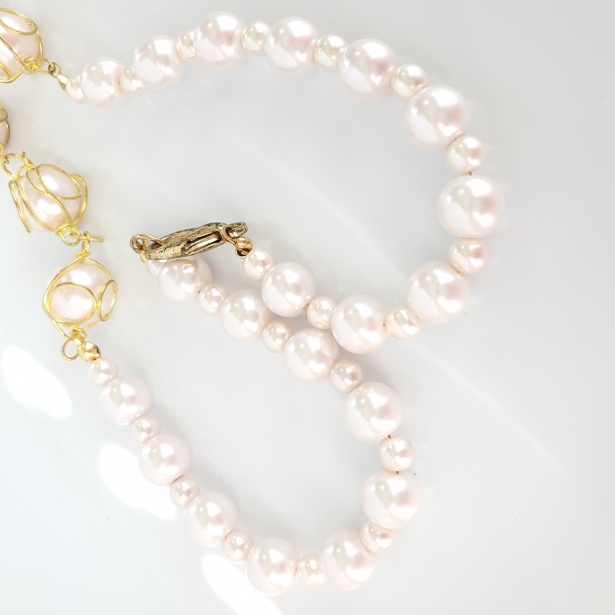 Pearl And Gold Necklace Free Stock Photo - Public Domain Pictures