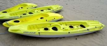 Canoe Barci Pe Plajă