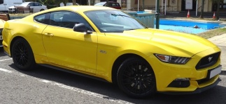 Автомобиль Ford Mustang 5.0