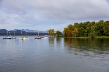Podzimní jezero ve Vermontu